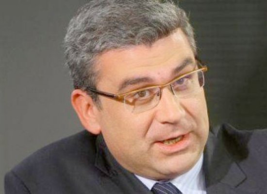 Baconschi: Mulţi romani sunt în perdele de fum, la grătar